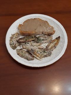 Una foto de Anxoas con ajo y perejil