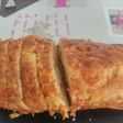 Plum cake de tomate, mozzarella y albahaca