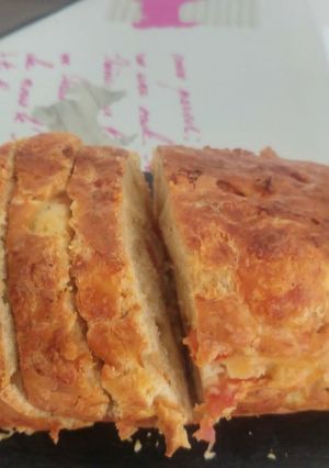 Una foto de Plum cake de tomate, mozzarella y albahaca