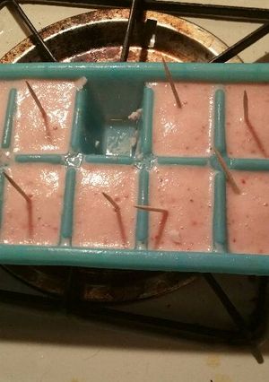 A picture of Frozen smoothie pops.