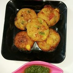 Corn stuffed semolina balls A picture of Corn stuffed semolina balls.