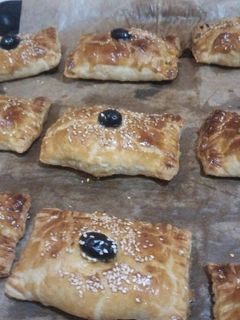 صورة لوصفة شوصون بالعجينة المورقة 😋😋