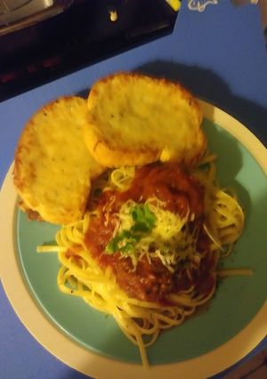 A picture of Slow cooker spaghetti & meatballs with marinara sauce.