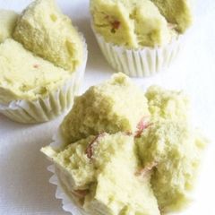 A picture of Steamed Buns for Springtime with Salted Sakura (Cherry Blossom) Petals.