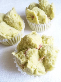 A picture of Steamed Buns for Springtime with Salted Sakura (Cherry Blossom) Petals.