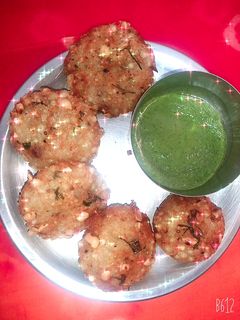 साबूदाना बड़ा (sabudana vada recipe in Hindi) रेसिपी मुख्य फोटो