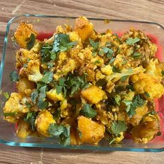 A picture of Potato-cauliflower curry.