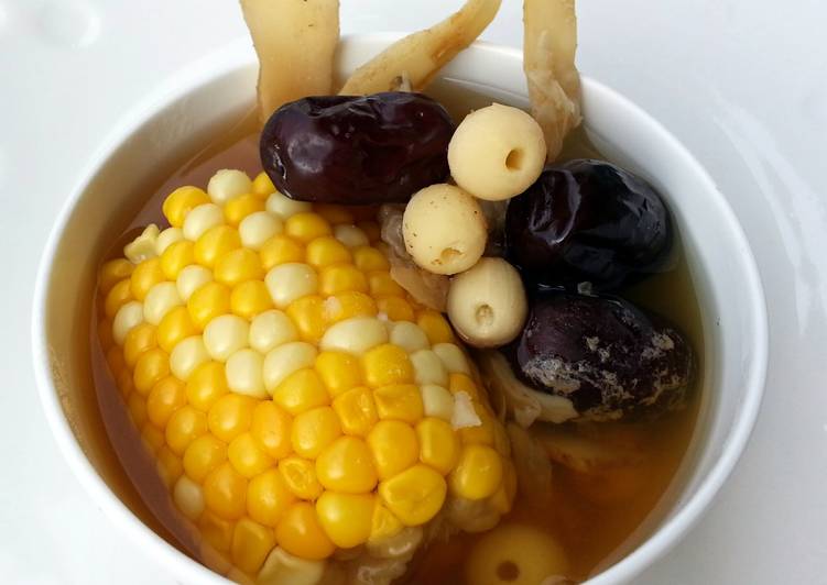 The Simple and Healthy Vegan Soup With Corn Cob