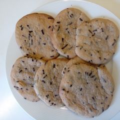 A picture of Easy chocolate chip cookies.
