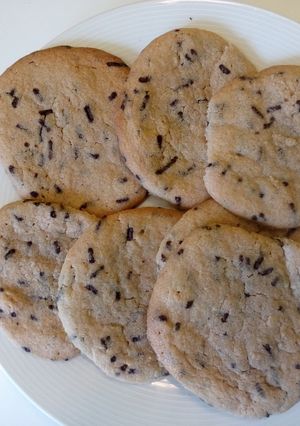 A picture of Easy chocolate chip cookies.