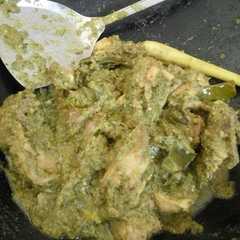 A picture of Ayam lado ijau (cabe hijau).