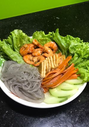 Hình của món Ăn trưa cùng miến trộn 🥗.