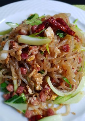 รูปของ ผัดไทยเบคอนเส้นบุก สูตรคีโต