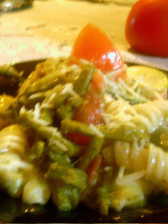A picture of asparagus veggie chicken pasta.