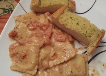 Popular Cuisine Tuscan Pasta with Tomato Basil Cream Very Delicious Popular Cuisine Tuscan Pasta with Tomato Basil Cream Very Delicious