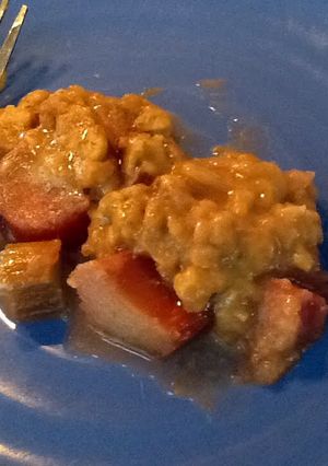 A picture of Rhubarb Crisp.