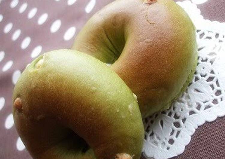 Recipe of Super Quick Homemade Easy Matcha Bagels with White Chocolate