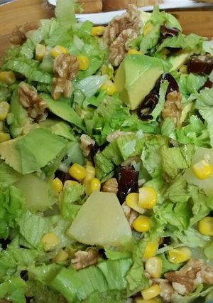 Foto principal de Ensalada verde con dátiles y nueces