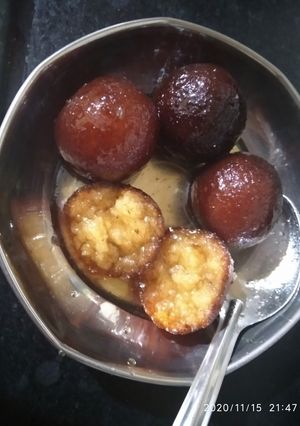 गुलाब जामुन (gulab jamun recipe in Hindi) रेसिपी मुख्य फोटो