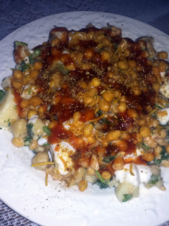 A picture of spicy salad chana chat.