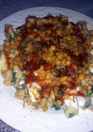 A picture of spicy salad chana chat.