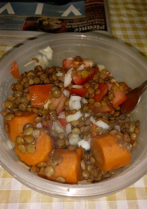 Una foto de Ensalada tibia con lentejas !