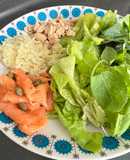 Ensalada de salmón y alcaparras