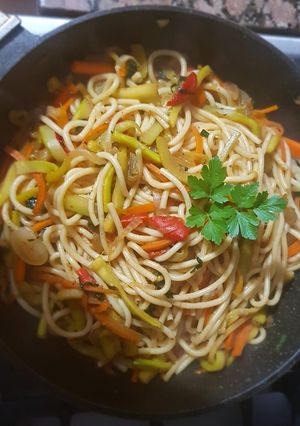Una foto de Vermicelli, con vegetales