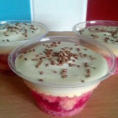 A picture of Vickys Individual Trifle Puddings.