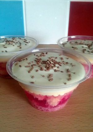 A picture of Vickys Individual Trifle Puddings.