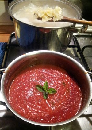 A picture of AMIES Napoli TOMATO Sauce.