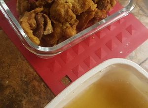 Una foto de Chicharrón de cerdo y manteca hecha en casa