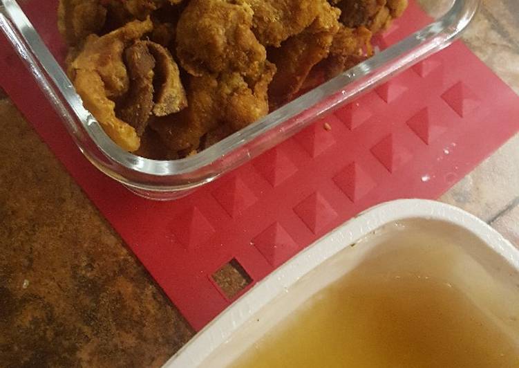 Chicharrón de cerdo y manteca hecha en casa