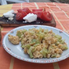 A picture of Summer Scrumble Eggs with Peppers.