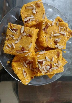 A picture of Soji ki barfi.