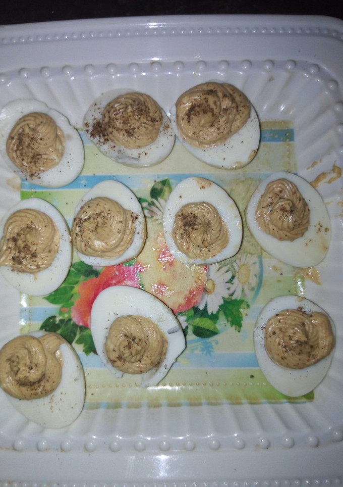 A picture of Deviled eggs garnish with black papper.