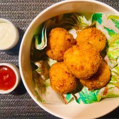 A picture of Cafe Styled 🥔 🌽 Cheesy 🧀 Crispy Bombs😋.