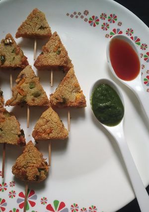स्पाइसी सूजी  बाईट (Spicy suji bite recipe in Hindi) रेसिपी मुख्य फोटो