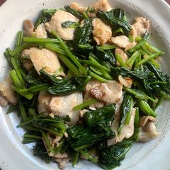 A picture of Stir-fried Pork & Spinach with Oyster Sauce.