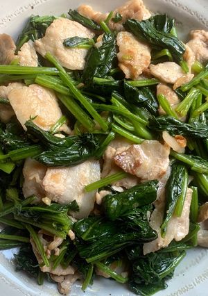 A picture of Stir-fried Pork & Spinach with Oyster Sauce.