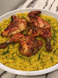 صورة لوصفة دجاج تندوري بالفرن مع رز أصفر 💛