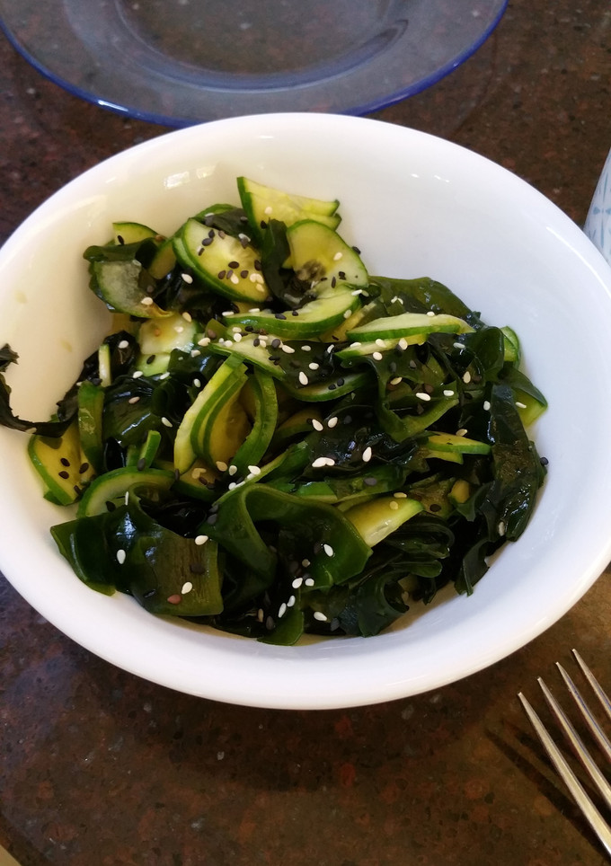 A picture of Wakame and cucumber salad.