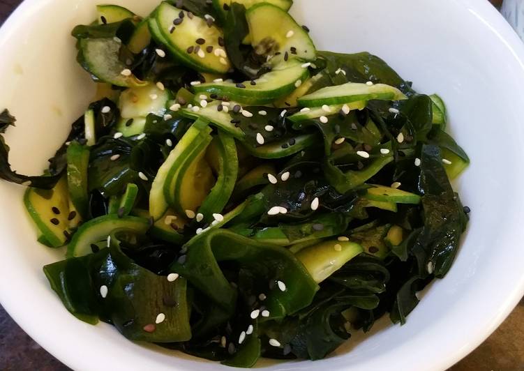 Step-by-Step Guide to Cook Perfect Wakame and cucumber salad