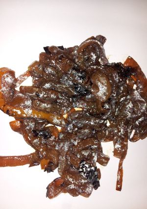 A picture of Caramelized onions.