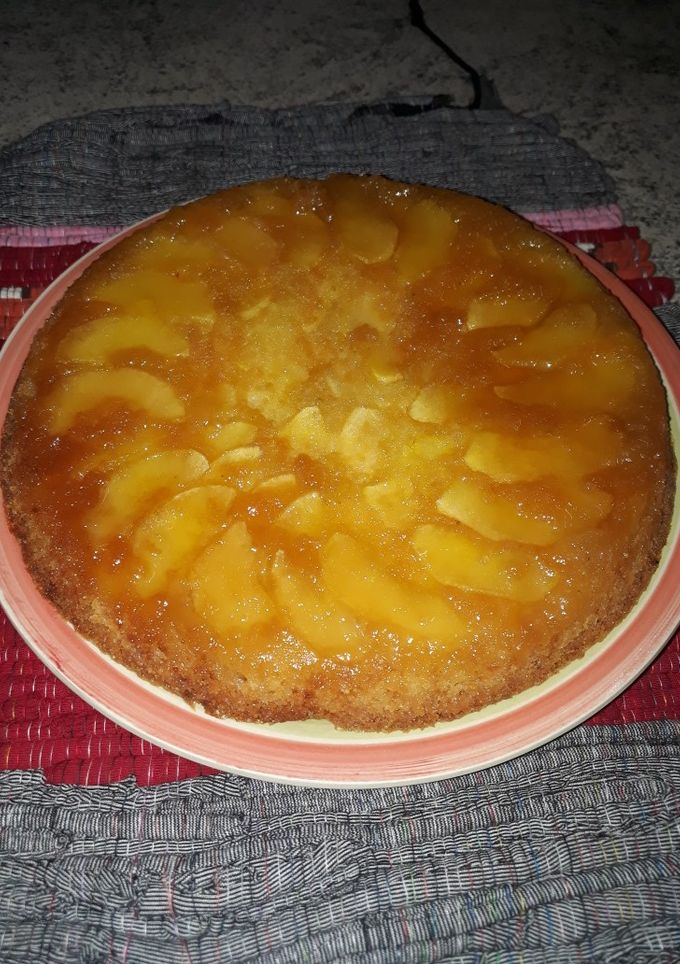 Una foto de Torta de manzana invertida