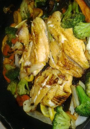 A picture of grilled lemon tilapia w/veggies.