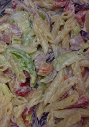 A picture of BLT pasta salad.
