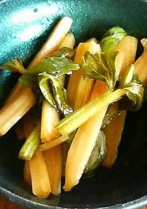 A picture of Our Family's Exquisite Celery Pickles with Soy Sauce.