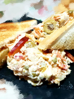 Una foto de Sándwich de Ensaladilla