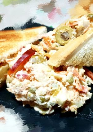 Una foto de Sándwich de Ensaladilla